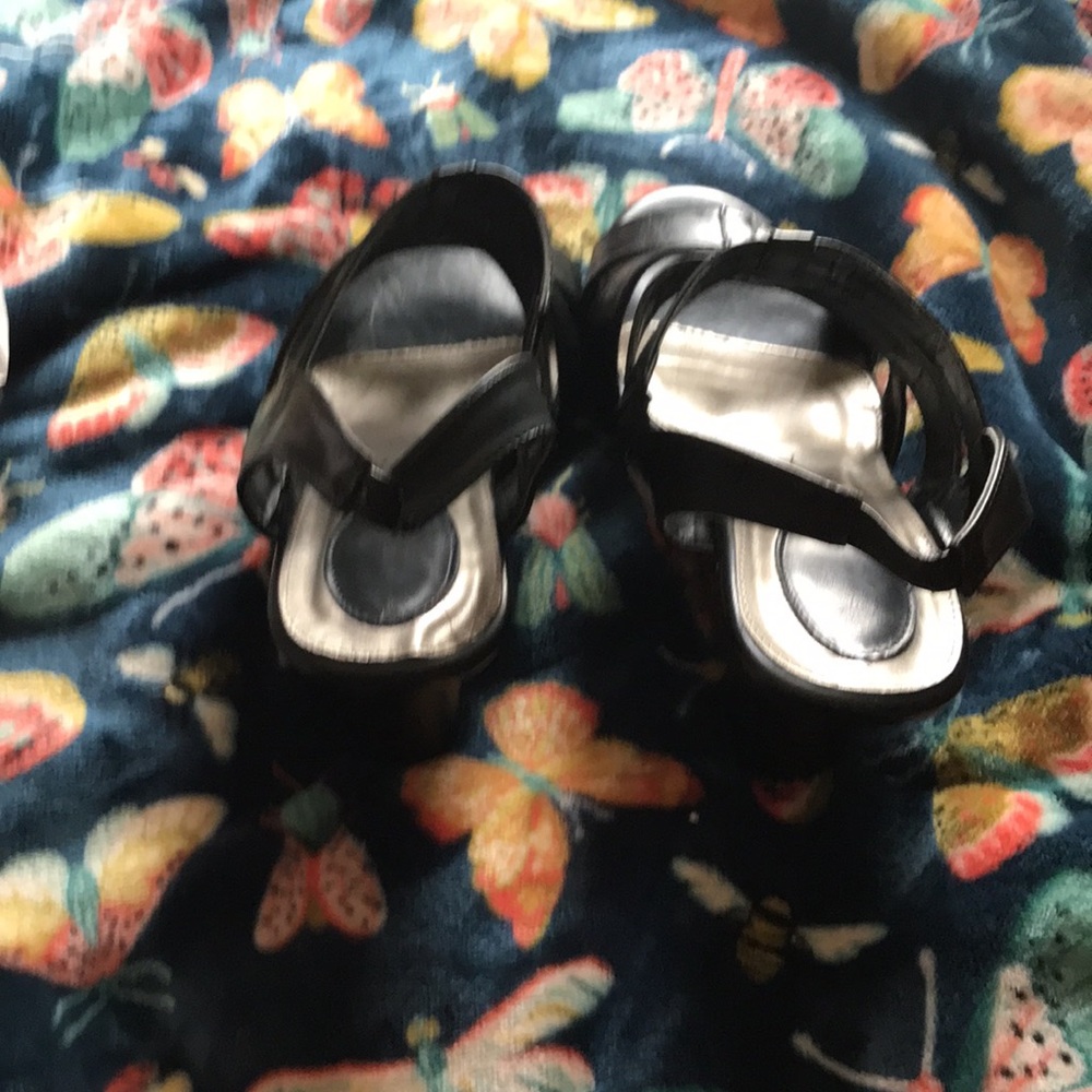 Black Strappy Block Heel 9 1/2 W Sandals - Picture 2 of 5